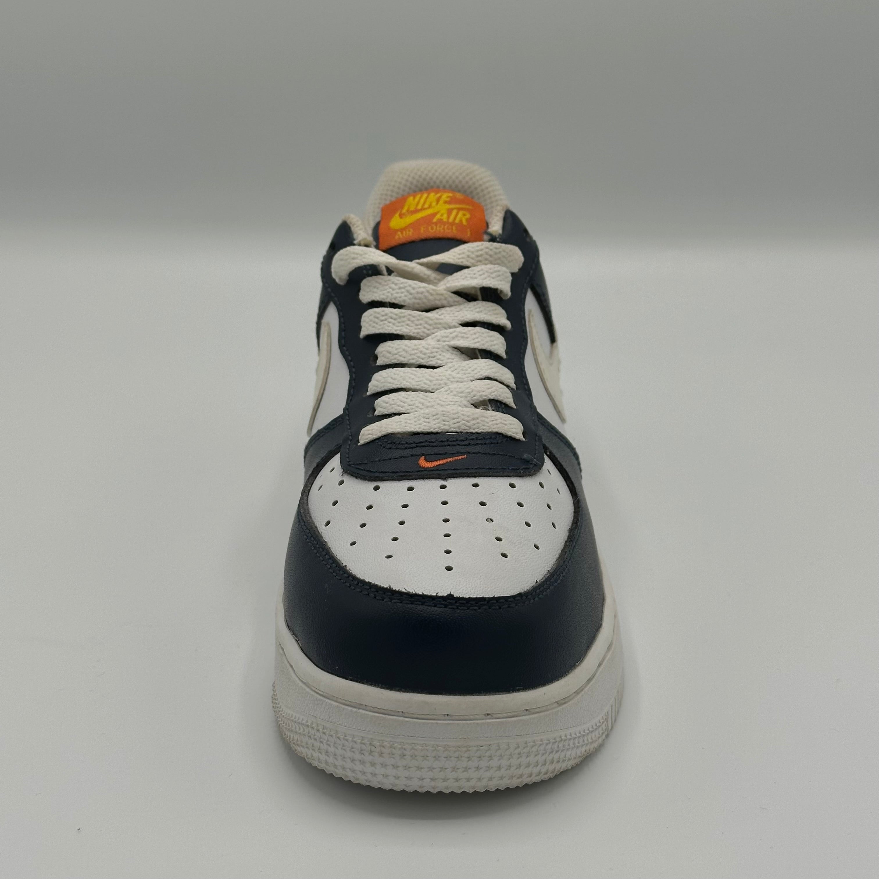 NIKE AIR FORCE 1 LV8