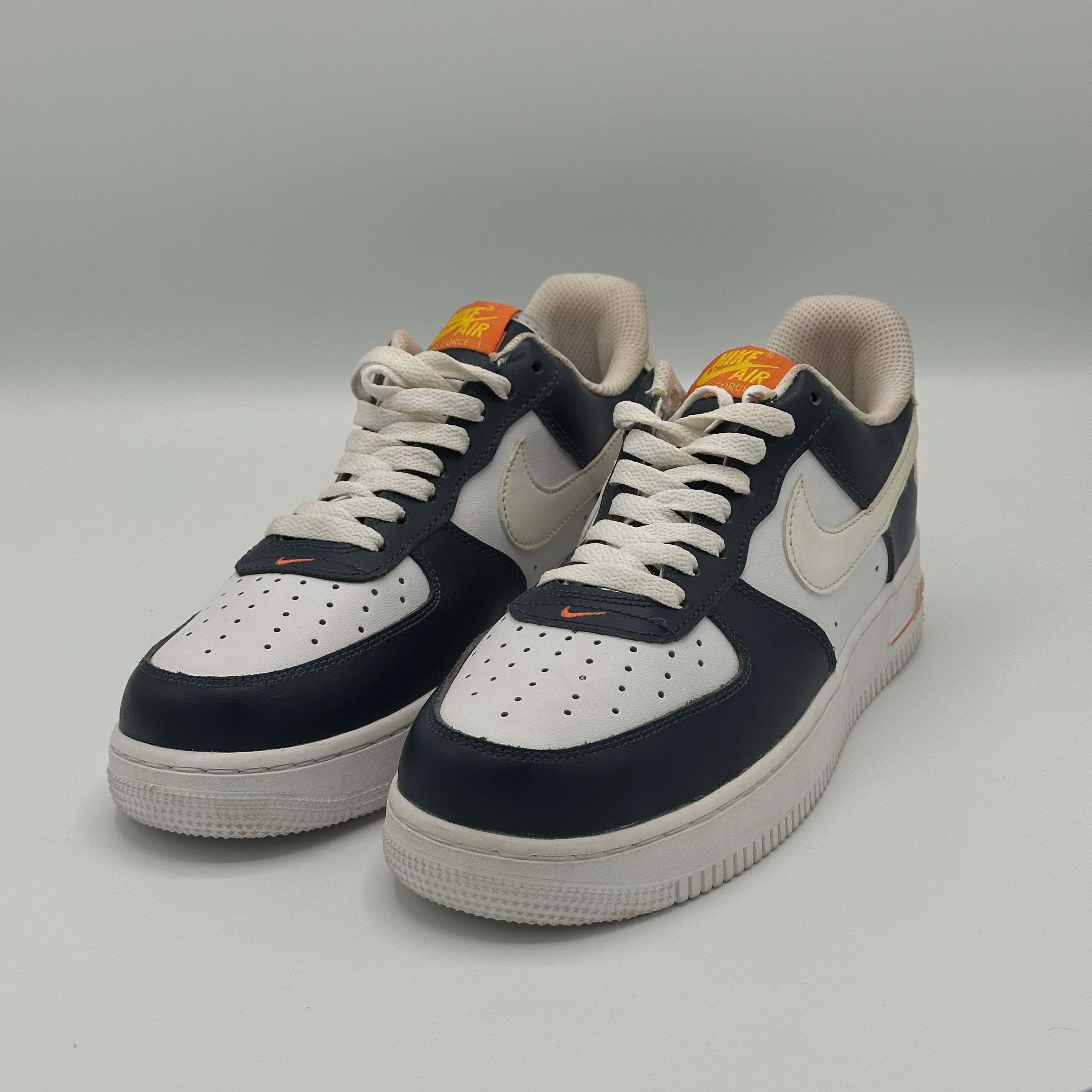 NIKE AIR FORCE 1 LV8
