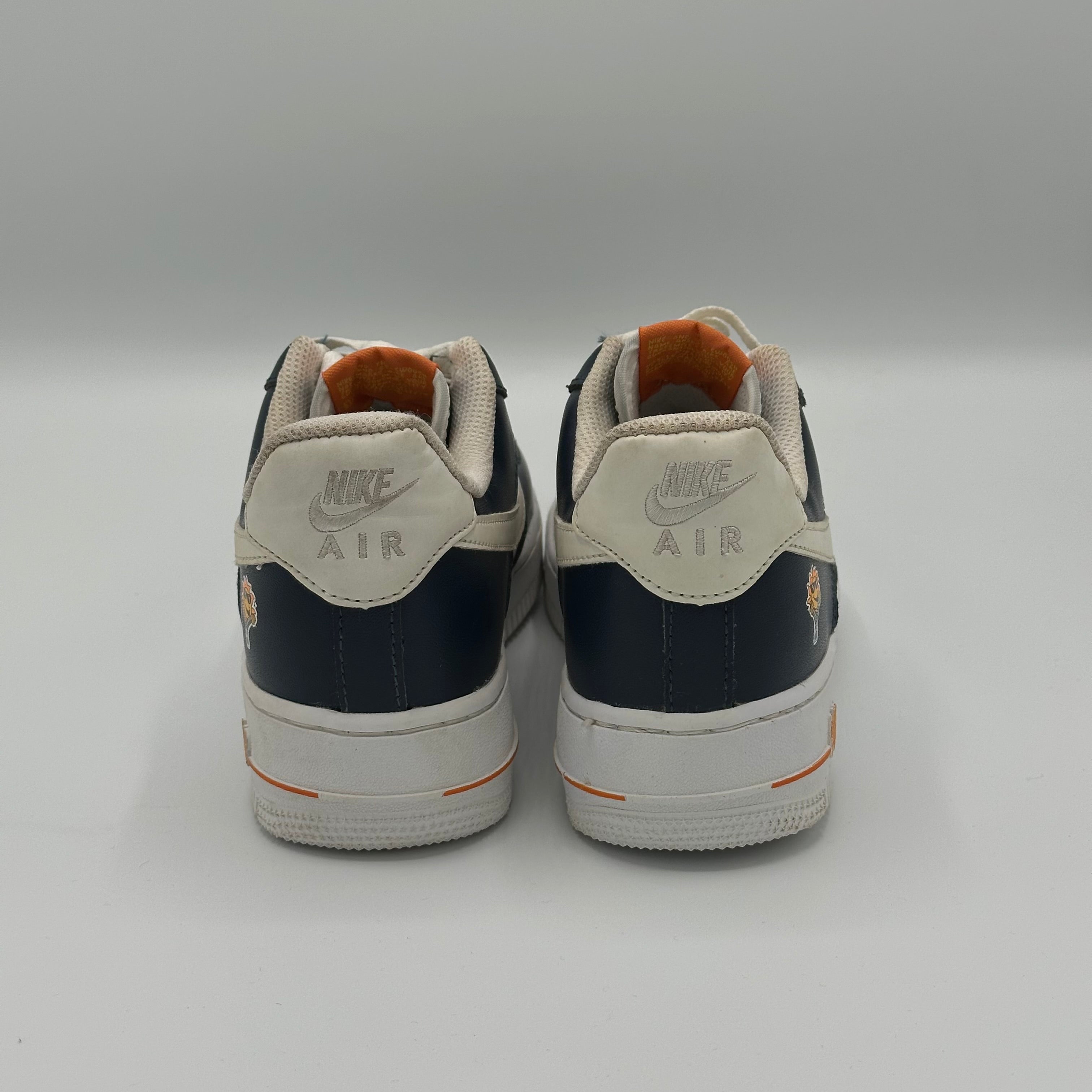 NIKE AIR FORCE 1 LV8