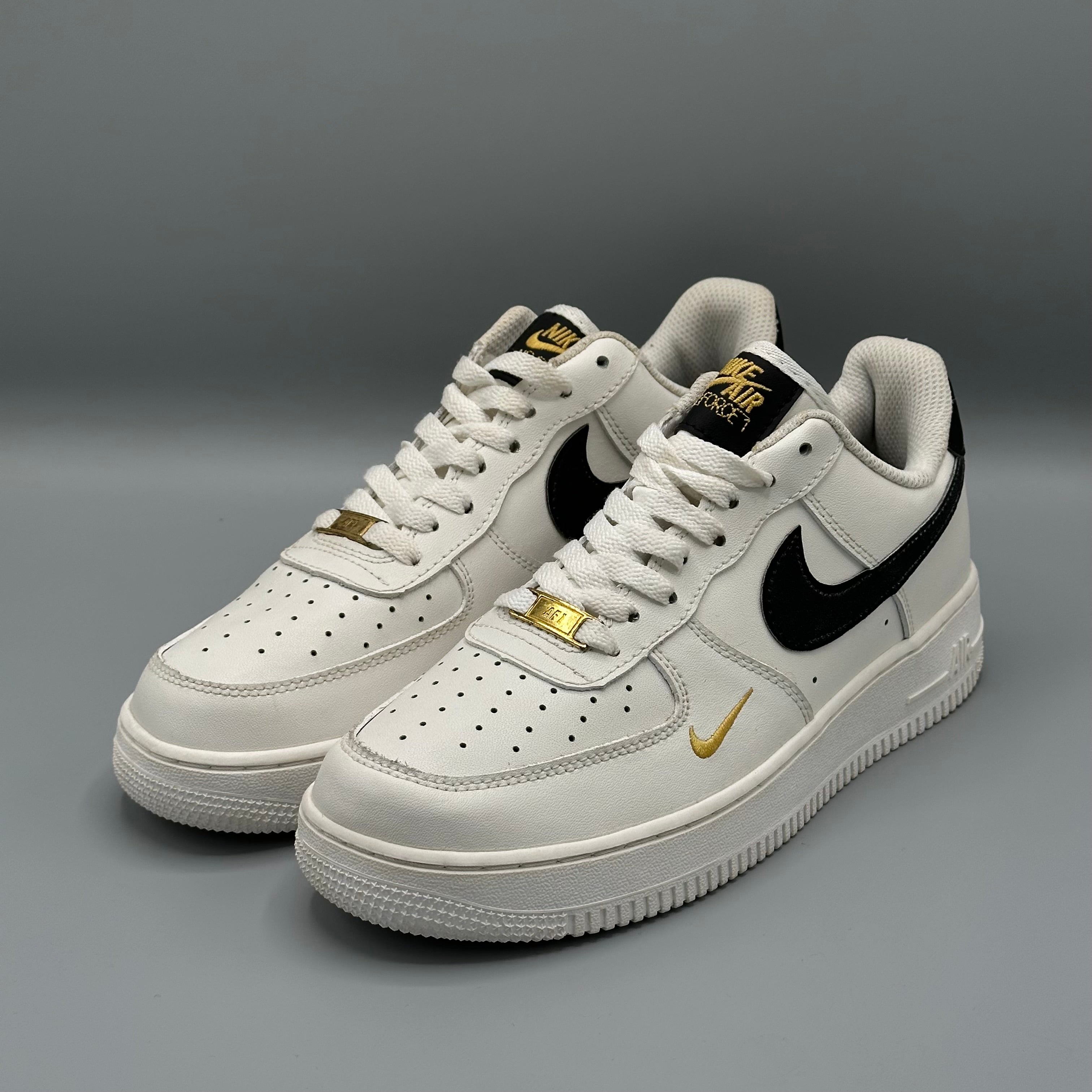NIKE AIR FORCE 1 '07 ESSENTIAL