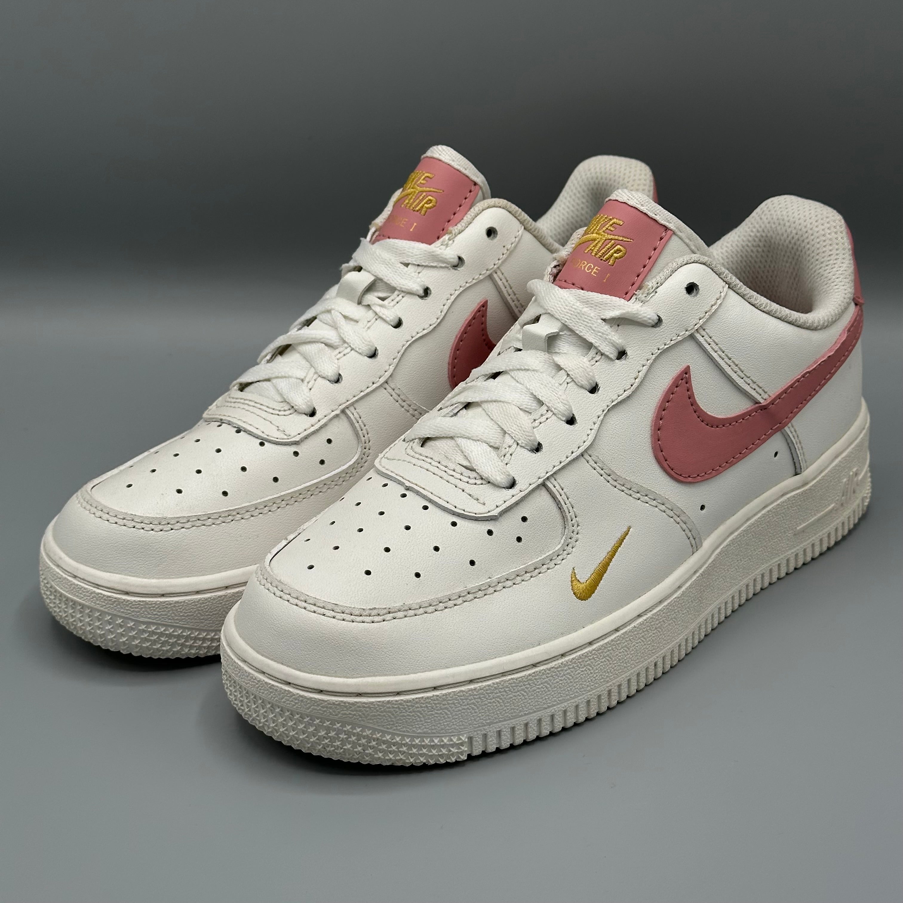 NIKE AIR FORCE 1 '07