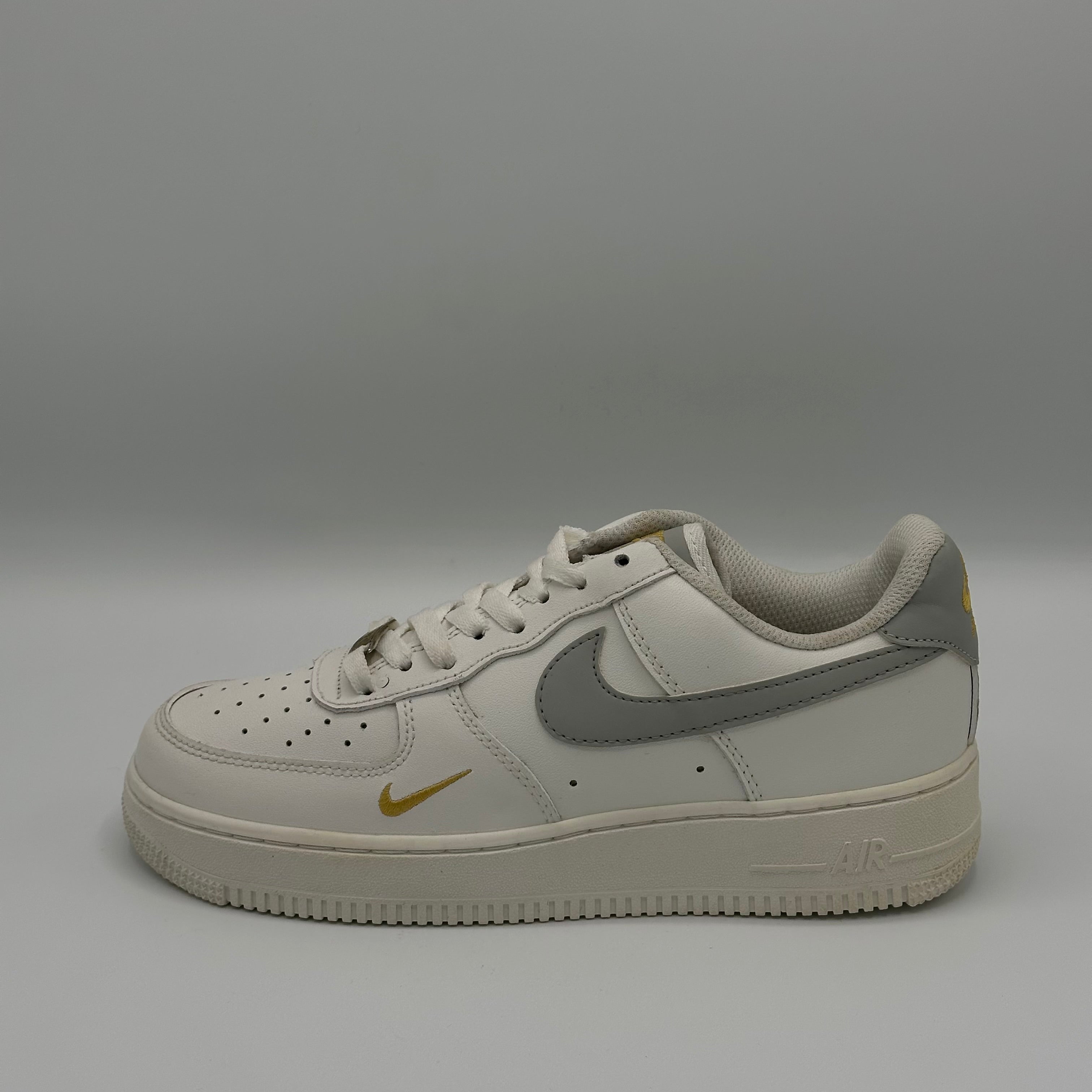 NIKE AIR FORCE 1 '07